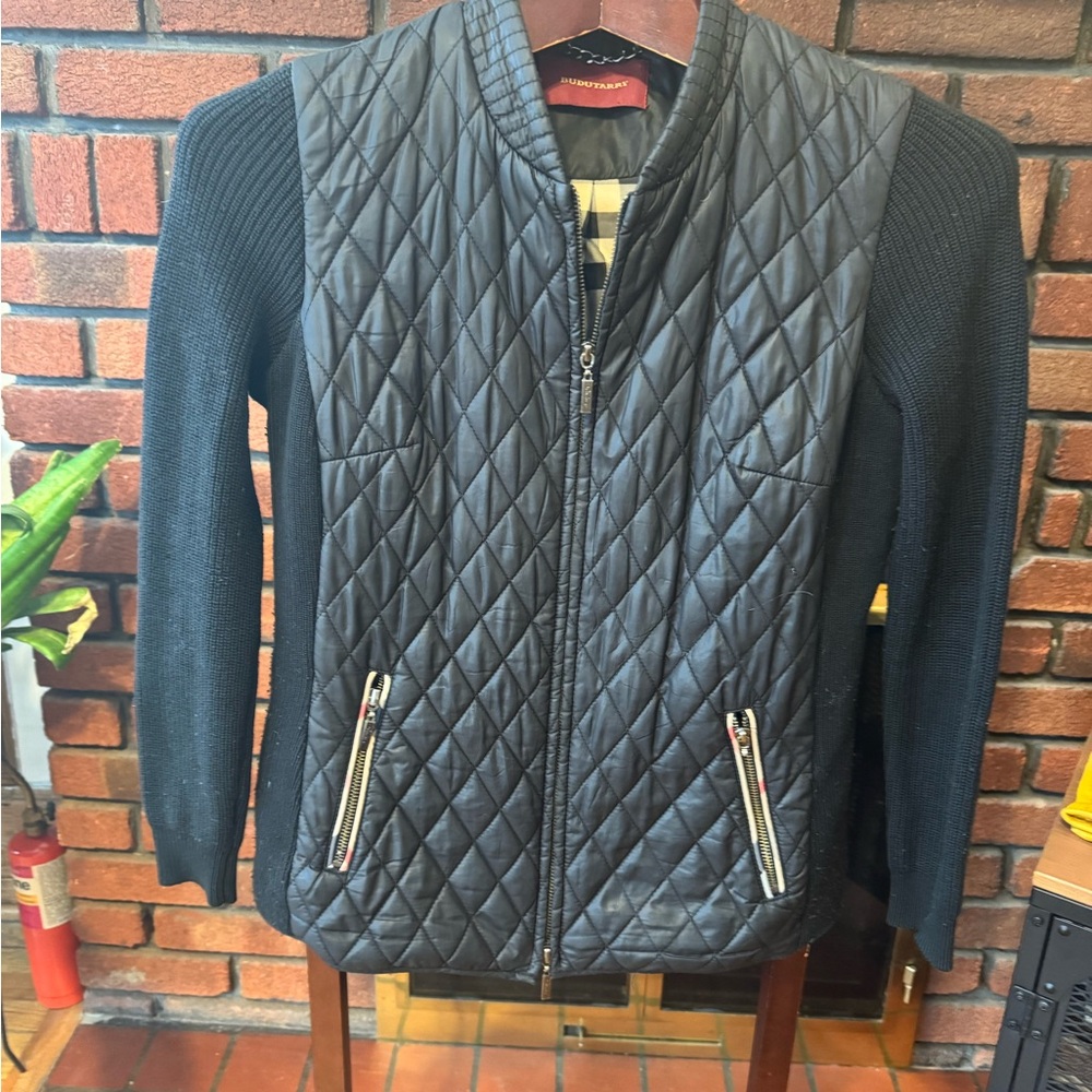 Budutarry - Black full zip jacket, quilted body and knit sleeves, women’s size M